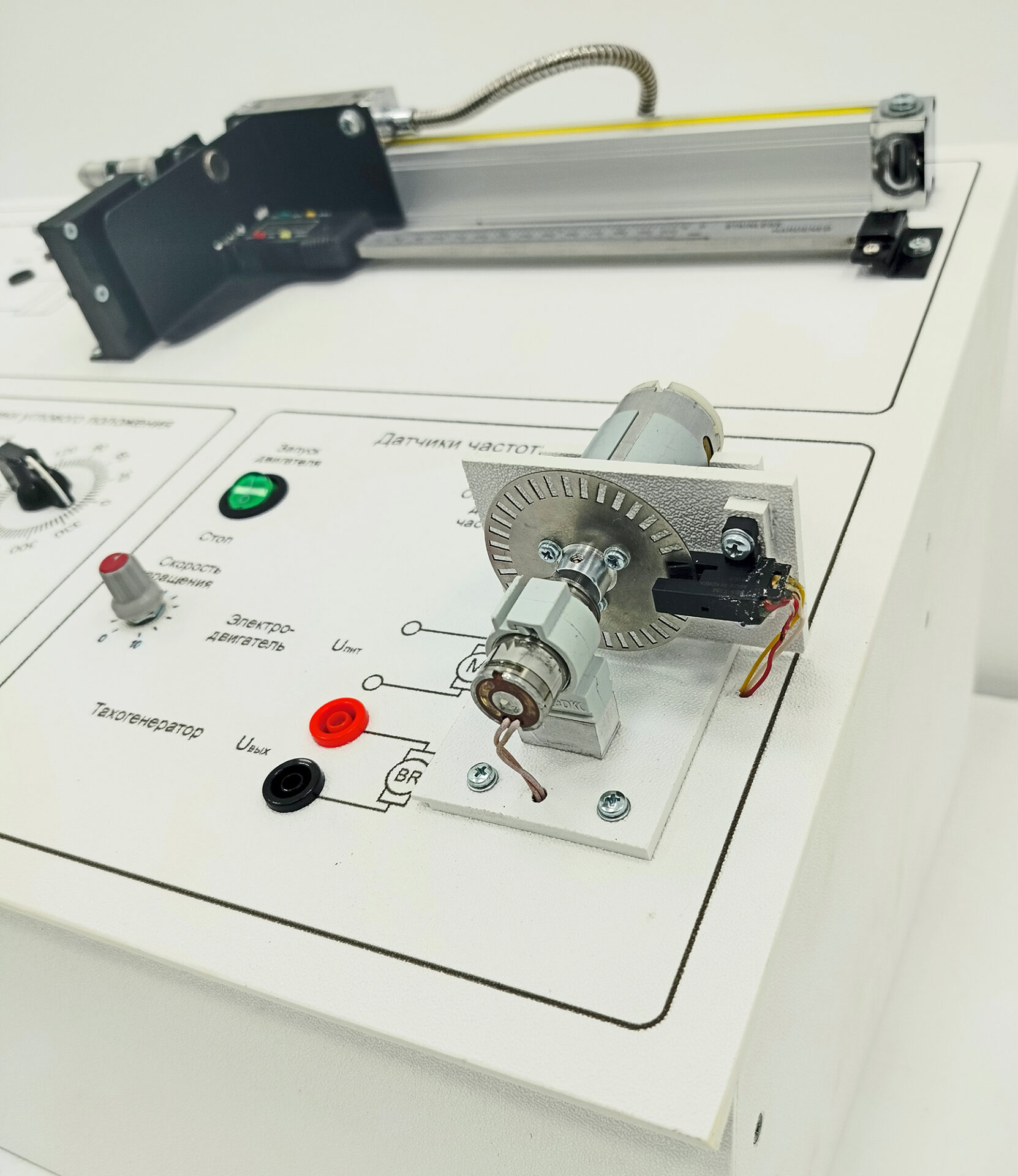 Типовой комплект учебного оборудования "Промышленные датчики", исполнение моноблочное ручное Типовой комплект учебного оборудования "Промышленные датчики", исполнение моноблочное ручное